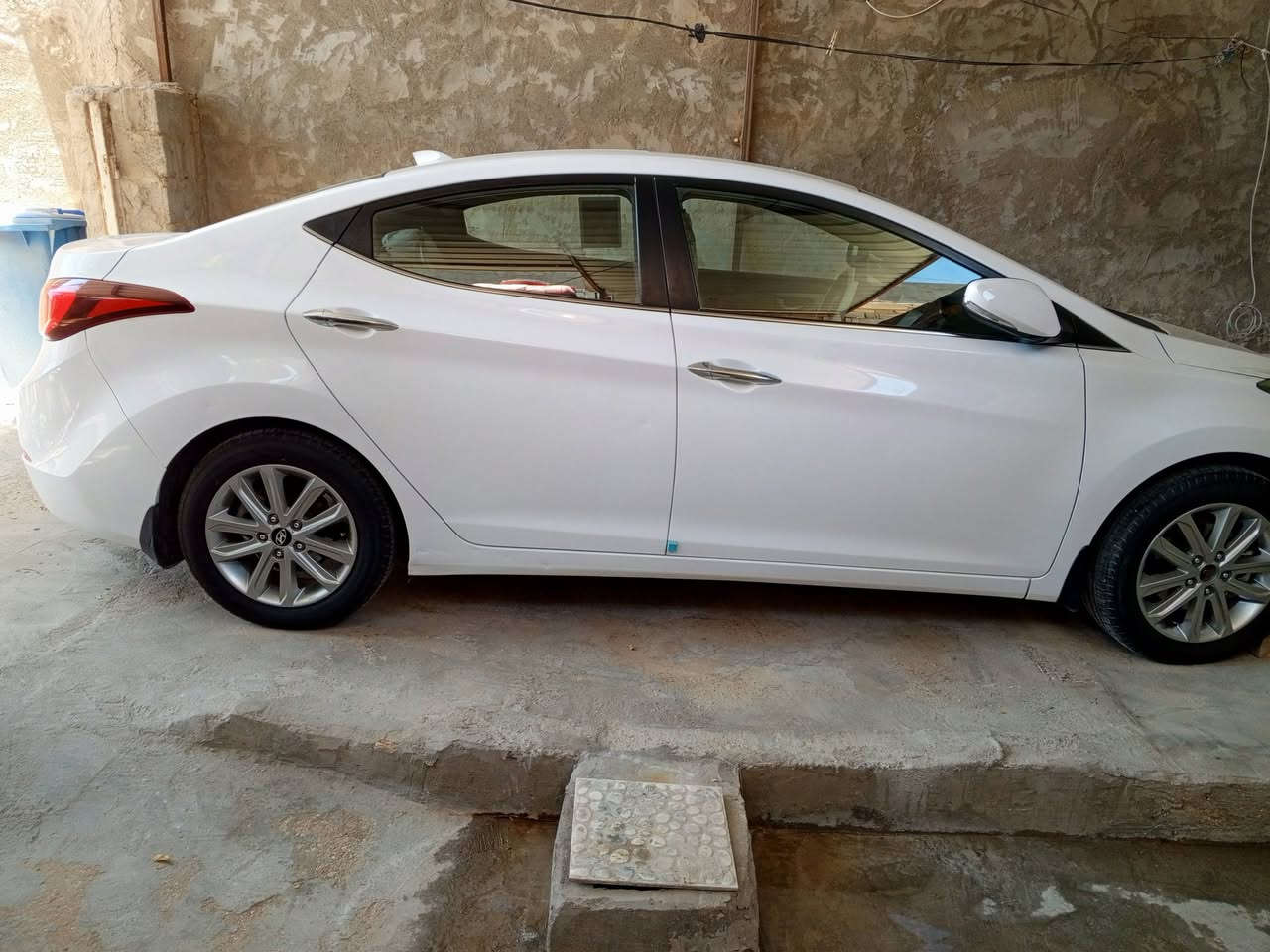 النترا موديل 16كفاله عامه خليج رقمها كربلاء مميز سياره بسمي مكينه1800دوش سياره ممتعوبه وماماشيه للبيع سعرها 150ورقه وبيها مجال بسيط مكاني 
كربلاء الحر 
***********
