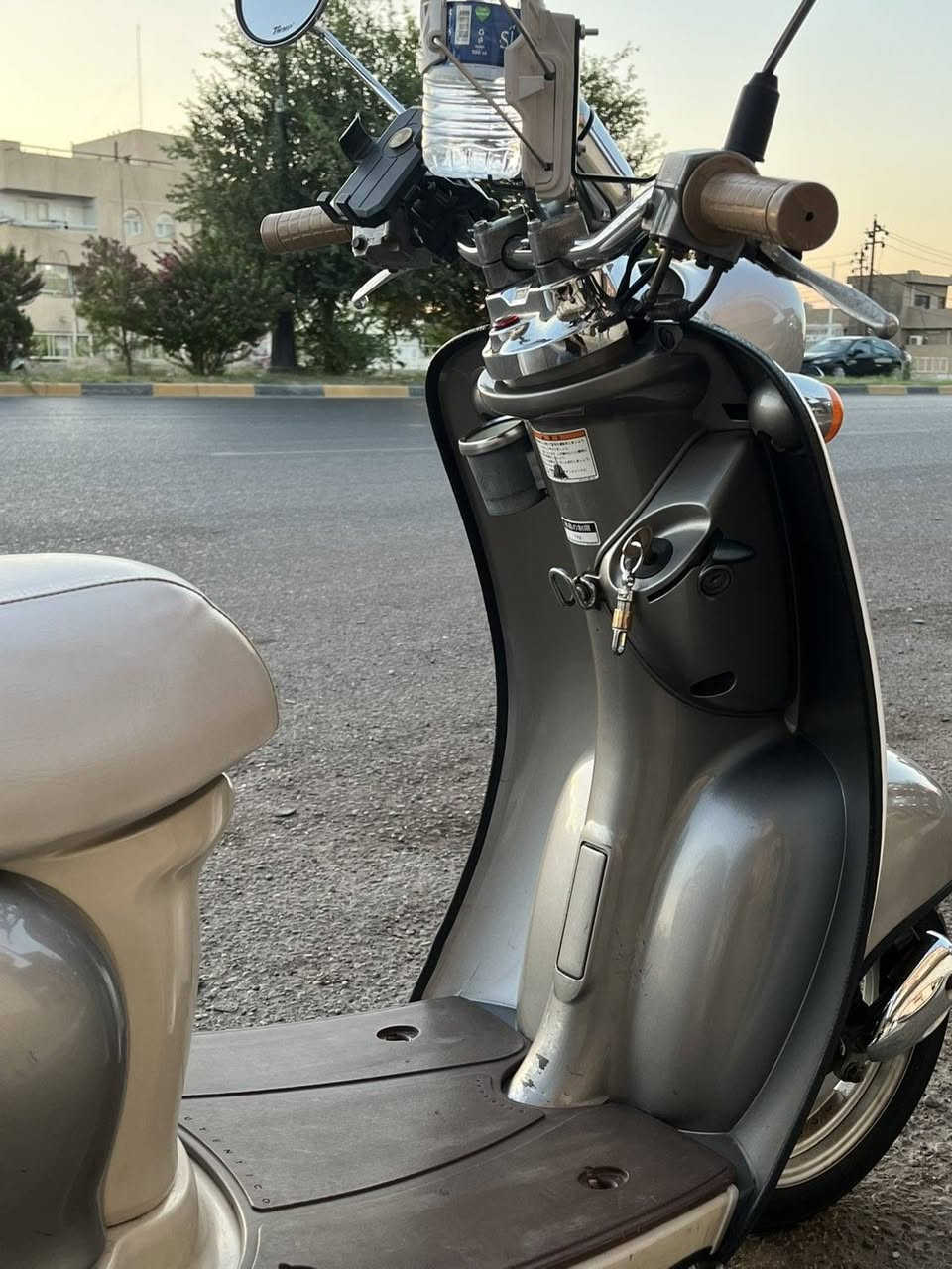 للبيع عبدالحليم فحل رمبه
كله بلادي شرط محرك كابريتر شوته صالنصه كفرات كله مختوم yamaha japan
سعرها٦٠٠الف 
***********
