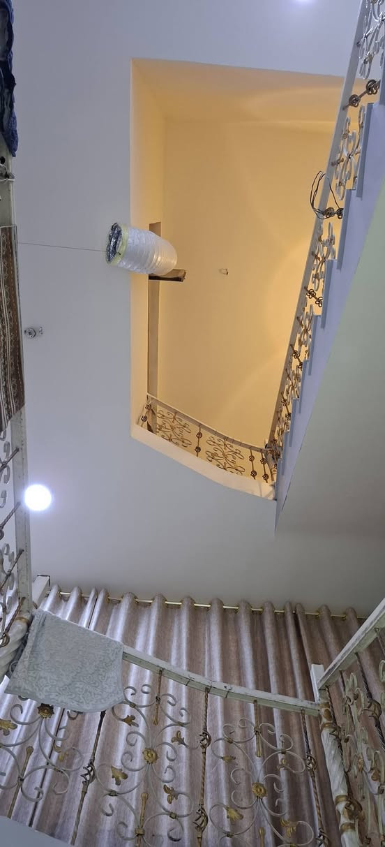 يا الله دار للبيع مساحه 100 متر شارع ابو الدهن ثامن فرع مقابيل محل بيع ماي اورو السادس بيت  *********** مراوس
