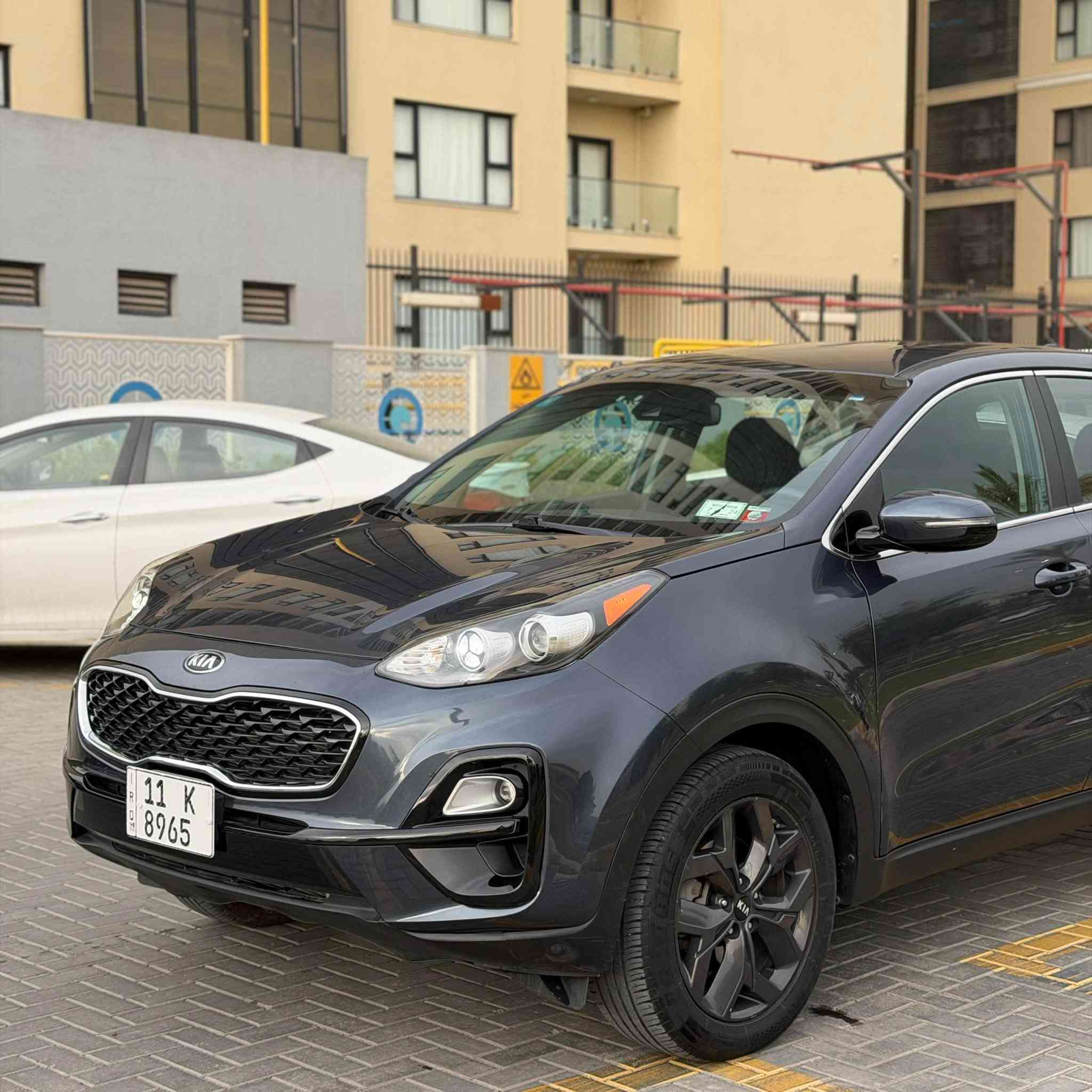 السلام عليكم كيا سبورتج 2022 وارد امريكي ماشية 60 ألف km

السعر 🛑158 وبيها مجال بسيط 

السيارة كلين تايتل بدون حادث 
صور الحادث بالمنشور مرفوقه

رقم بغداد( مميز ) بأسمي تحويل ثاني يوم 

بصمات ثنين 2

المواصفات
رادارت امامي خلفي 

 
محرك 2400 مكفول وكير مكفول  
فور ويل AWD
كير تيبترونك شفتات ستيرن 
مري شفط 
٣ انظمة قيادة 
ستيرن تدفئة
دخول ذكي بدون مفتاح
نقطة عمياء 
نظام منحدرات 
تدفئة وتبريد كشنات 
كشنات كهرباء 
شاشة جبيرة 
ابل كار بلي 
تبريد بيانو 
مثبت سرعة 
ويل ٢٠ بلاك 
اشاير وترحيب لد بالمري
صندوق كهربائي 
حساسات امامي خلفي 
وباقي المواصفات

السيارة جديدة كلوب مامشتغل بالدشبول 

مكان السيارة بغداد حي الجهاد قرب مجمع النسيم 

للأتصال ***********
