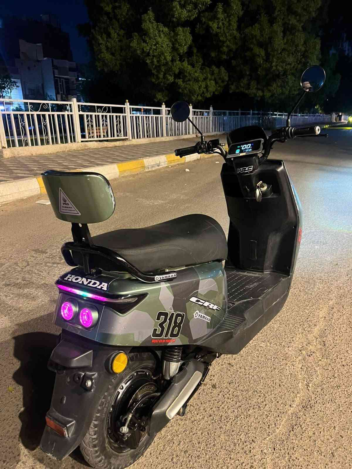 السلام عليكم 
دراجه شحن 318
نضيفه 
6بطاريات ولي32انبير 
تايرات جدد 
كهربائيات كله شغاله 
550مكاني بغداد الامين الثانيه 
***********
