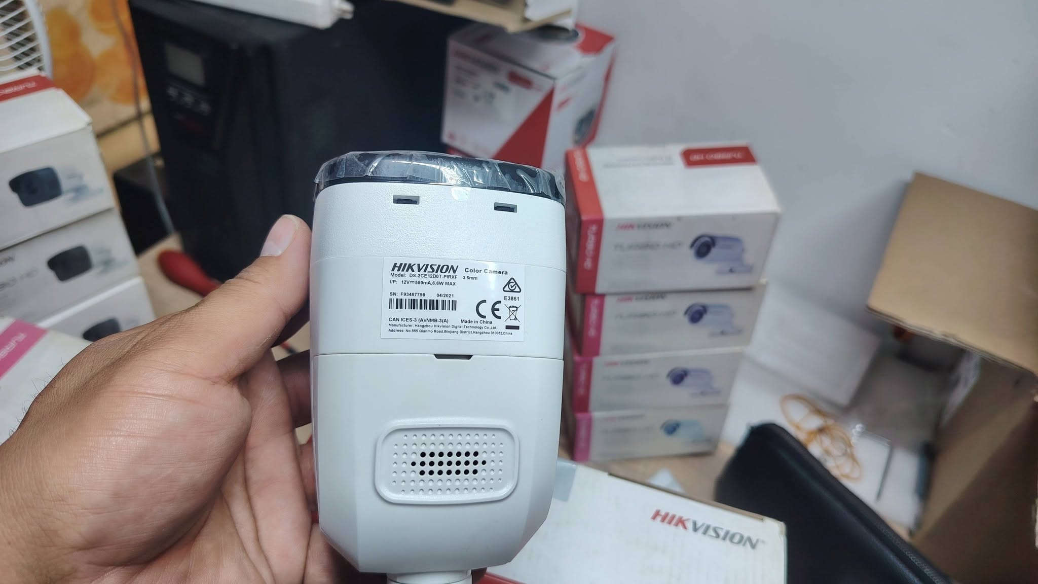 السلام عليكم
 كاميرا هيكفجن 2 ميكا اصلي وكالة
 نظام بوليسي  بدون صوت  ماكرفون فقط
الحجم الكبير سعر الكاميرا 25 الف
