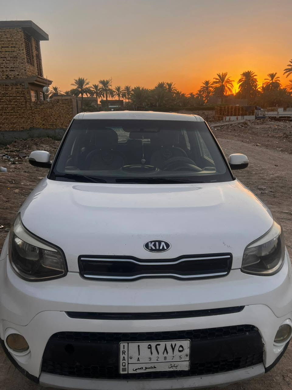 للبيع: كيا صول (Kia Soul) موديل 2017
 * اللون: أبيض
 * الموديل: 2017
 * الحالة العامة: ممتازة جداً (محرك، قير، وتبريد بشرط الفحص) نقص حداديه فقط
 * المواصفات:
   * تحكم شاشة / ستيرن
   * نظام اقتصادي للوقود (ECO)
   * كاميرا وقوف خلفية 
   * ايرباك جهه السايق فقط
   * نوافذ ومرايا كهربائية
   * تبريد ثلج ماشاء الله
للتواصل والاستفسار:
 * رقم الهاتف:      ***********
 * المكان: بابل
السعر 115$
