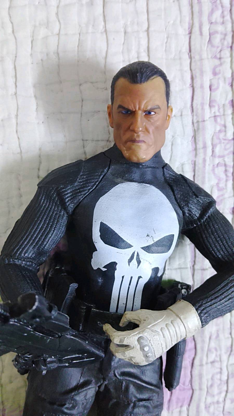 مجسم المعاقب The Punisher بارتفاع 30cm
من فيلم punisher war
تمثال تجميعي مصنوع من ماده الـ PVC 
كوالتي عالي ودقه رائعه وطبيعيه الكوالتي فول فول ويحجي 
السعر50مع هديه 2سياره بدقه وكوالتي عالي
