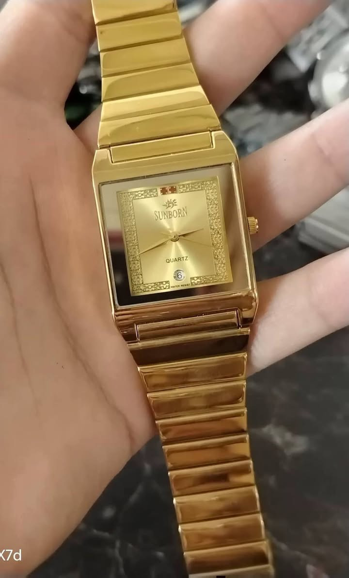 السلام عليكم   
ساعه ماركه بهذا الشكل والجمال قطعه تجنن بلبس رجالي نسائي ترهم تصغر وتكبر انت تتحكم بلسير مالتهة كامل ختومات كوالتي عالي ضد الماء شاشة ضد الكسر والخدش .التعجبة يخلي سعر وبلعافيه            يوجد توصيل      ***********
