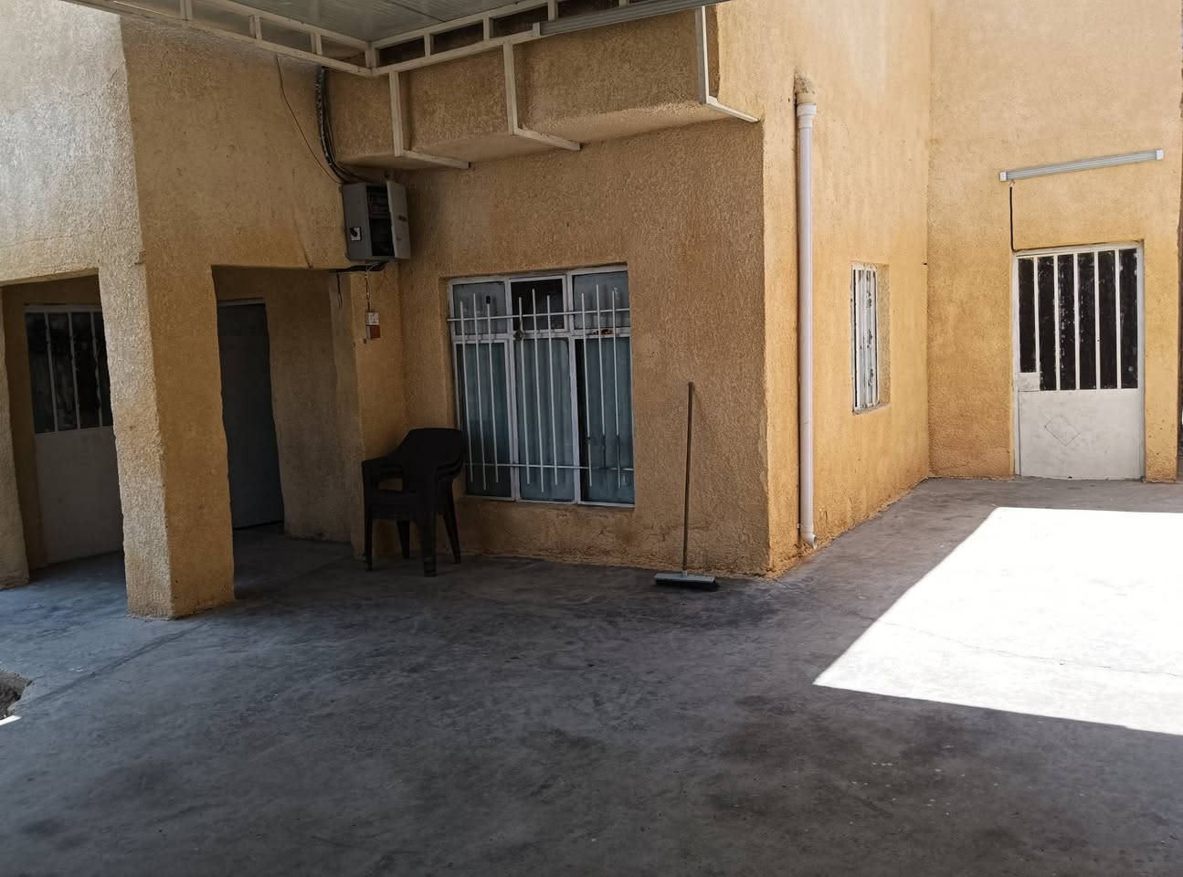 دار لبيع في منطقت الجعاره حي الامام الباقر الدار 250 متر طابو زراعي 25 
***********
***********
