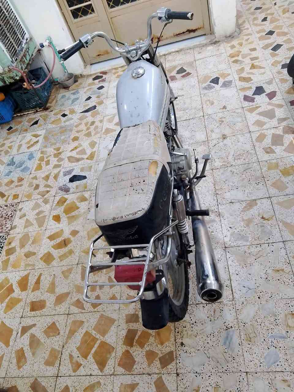 السلام عليكم دراجة للبيع نامة برو مكينة خير من الله موديل 2020
 رقم شاصي وبليته ويالة دبلات تايرات كله نضيف سعر قفل 165 قفل لا تخابر ودكول شبيها مجال مكاني صويرة حي العمال 
رقمي ***********

