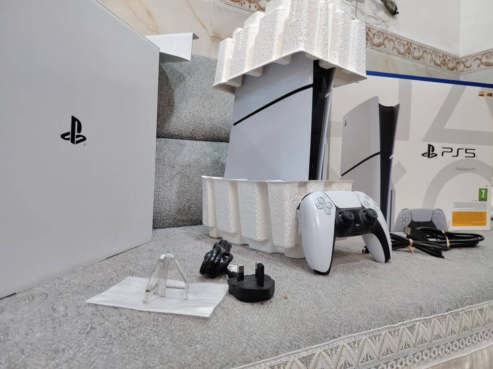 للبيع: بلايستيشن 5 سليم (PlayStation 5 Slim) – إصدار القرص (Disc Edition)
​ بالكرتون وكامل ملحقاته، بحالة ممتازة وجاهز للاستخدام مباشرة.
​الموديل: PS5 Slim (CFI-2016)
​السعة التخزينية: 1 تيرابايت (1TB SSD)
​المحرك: يدعم الأقراص (Disc Edition)
​الملحقات المرفقة:
​جويستيك الأصلي (DualSense Wireless Controller)
​كابل الطاقة (Power Cable)
​كابل HDMI الأصلي
​كابل شحن اليد (USB Cable)
​قواعد التثبيت الأفقية (Horizontal Stand Feet)
​الكارتون الخارجي والداخلي مع جميع مو
​السعر: [750,000] قفل وغير قابل للنقاش
للتواصل: عبر الرسائل الخاصة أو الرقم [***********] عمارة, ميسان

