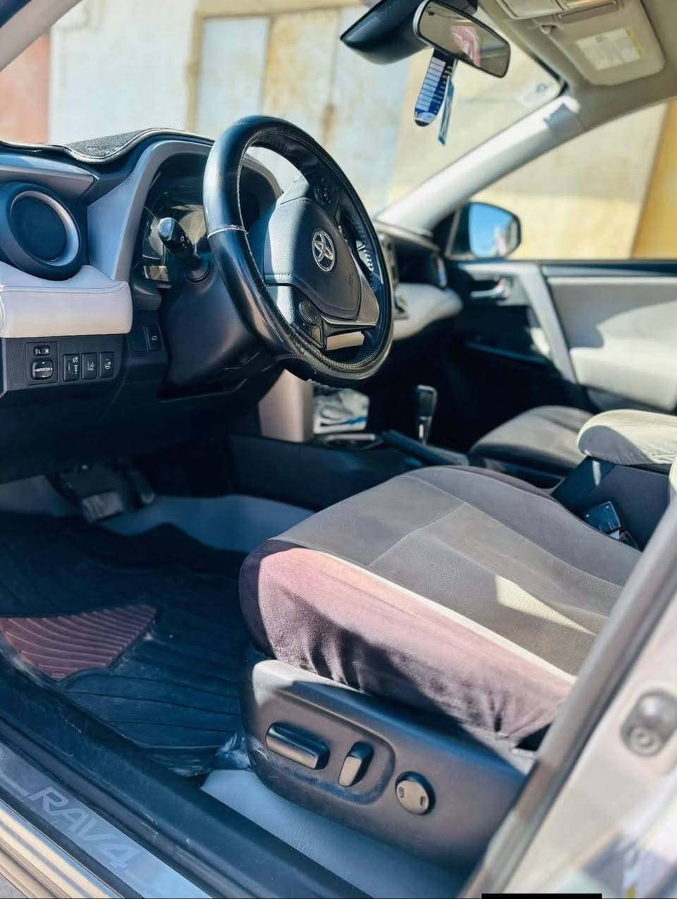🚗 للبيع — تويوتا راف فور 2018 (RAV4)

✨ سيارة نظيفة جداً | استخدام شخصي | اهتمام عالي

🔹 اللون: سلفر
🔹 الفئة: XLE (فول مواصفات)
🔹 الحالة: ممتازة جداً
🔹 الممشى: 178 ألف كم
🔹 الحادث: جاملغ خلفي (تصليح نظيف وما يأثر على الاستخدام)

🔹 المواصفات:
شاشة + كاميرا خلفية + فتحة سقف +صندوق كهرباء +كشنات كهرباء
حساسات أمامية وخلفية
رادارات (أنظمة أمان)
نظام توفير وقود + ثبات عالي على الطريق

✔️ السيارة جاهزة للفحص من أي مكان وبدون أي مشاكل
✔️ شغل مرتب ومكفولة من ناحية الاستخدام

💰 السعر: (180 ورقه)
📞 التواصل: (***********/‪***********‬‏)

🔥 فرصة قوية للي يريد سيارة فول مواصفات ونظيفة بسعر مناسب
🚘 الجادين فقط
