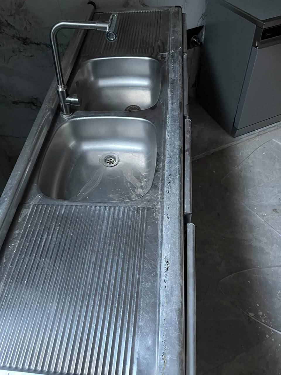 سنك المنيوم • حوضين • خلاط