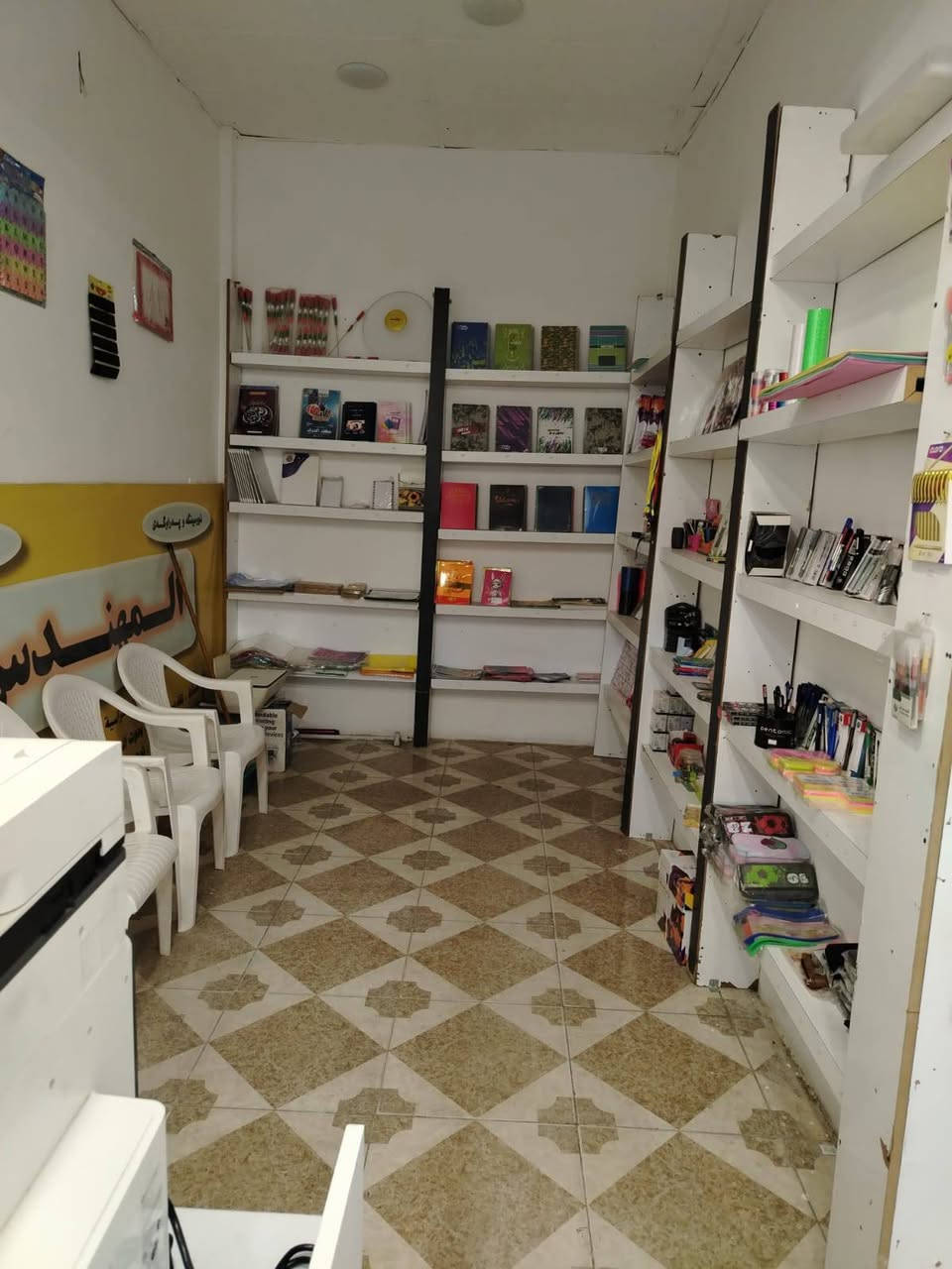 السلام عليكم ورحمة الله
مكتبة كاملة و جاهزة للبيع شلع 
محتويات 
جهاز Hp568 نظيف جدا
لابتوب I5 gth 8 256ssd لينوفو
قرطاسية
مبردة + هيتر
كابسة حرارية 
انترت ضوئي و ملحقاته
ايجار المحل ٧٥ الف بالشهر
مكان المحل روناكي شايدبن محطة شورجة مقابل روضة السند
سعر المحل ( ٢,٥٠٠,٠٠٠) مليونين و نص
للتواصل 
***********
***********
