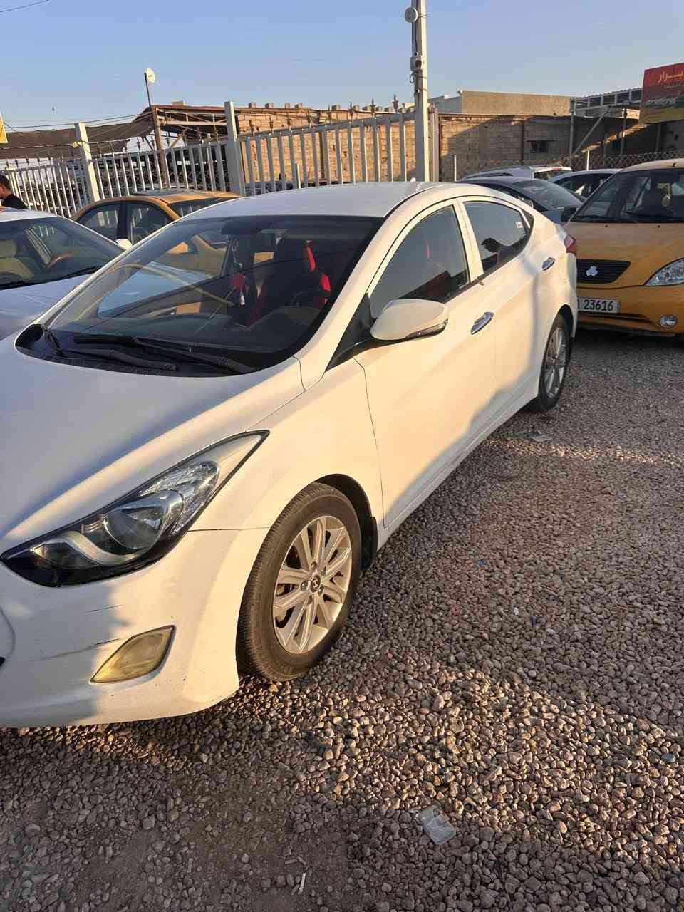 الأنترا ٢٠١٤ خليجي مكينه ١٦٠٠
رقم اربيل سنويه ساقطه 
بيه ٣ قطع صبغ مكينه كير جديد
السعر 92 وبيها مجال 
رقم الهاتف ***********
