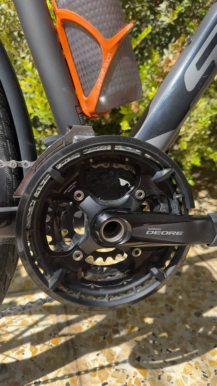 للباحثين عن القوة والتميز
وحش الترحال السويسري 
SCOTT SUB Sport20
عقرب خلفي SHIMANO DEORE XT
وباقي السستم SHIMANO DEORE
اطارات SCHWALBE GREEN COMPOUND 28
ويل SYNCROS طبقتين
دواسات SYNCROS
مقابض SYNCROS
بريكات SHIMANO هايدروليك
بوري سرج دبل RCX
سرج SELLE ROYAL
دبل امامي SA SUNTOUR NEX تحكم فتح وقفل
وايرات دفن
لايت وبكلايت داينمو 
قياس الدراجة M
مع سيباية مدمجة مع الجاملغ بلادي من الشركة 
نضافة الدراجة 99‎%‎
للأستفسار *********** واتساب
او المراسلة عبر الماسنجر
