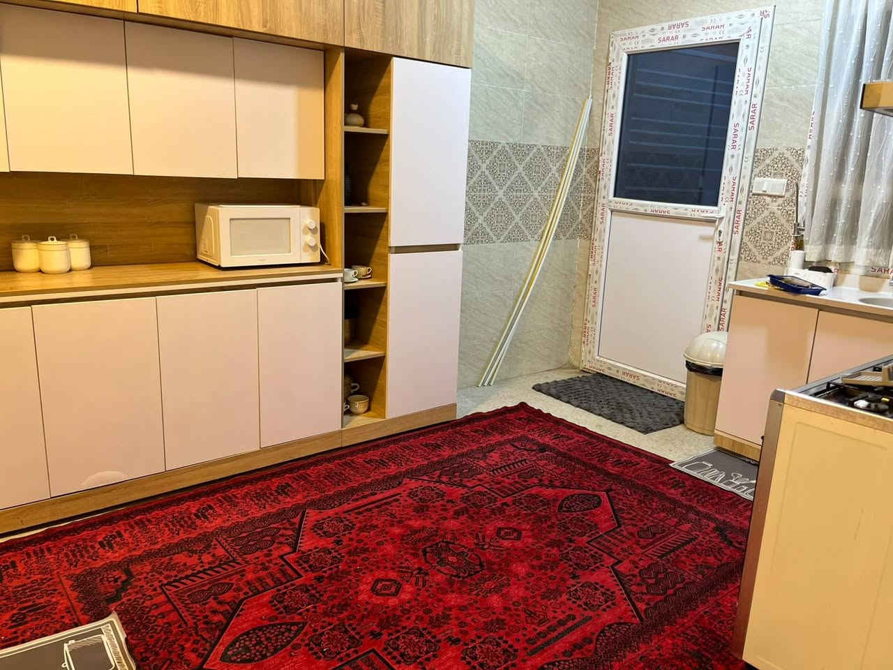 🏠 دار للبيع في قرية الغدير الثانية / مرحلة اولى
قرب مدرسة القرية (مدرسة البعد الرابع)
150 متر/ طابق واحد
البيت جاهز ويحتوي على استقبال، غرفة، صالة، مطبخ
خط وطني جاهز
خط مولدة جاهز
خط نت كيبل ضوئي
حديقة جاهزة
ماء وكهرباء كامل
كتايب ابواب للابواب الخارجية وابواب البلكونة، بالاضافة الى كتيبة للمكشوفة، ومكشوفة مسقفة. 
سقفية (عمارية) للطارمة
الكيبون للحائط 
(((سعر نقد ))))

📞 للاستفسار ***********
