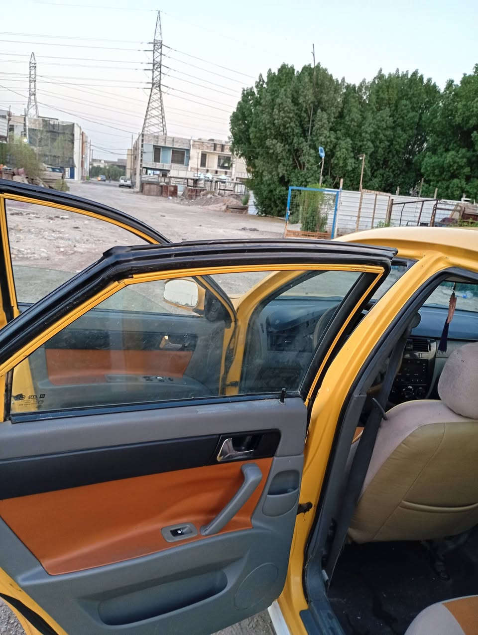 السلام عليكم مرخصت مدير الكروب شباب اوبترا موديل 12 بسمي كير مكينه تبريد خير من الله السياره مصبوغه عام اثر الجراد السياره مصفره هيئه وغرامات  سنويه جديده وهزا جديده عنواني بغداد الدوره رقم الهاتف ***********
