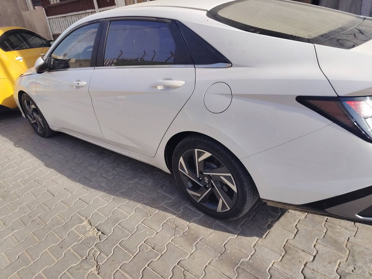 النترا موديل 2024
مكفوله بيها بس طخه بلدعاميه الخلفيه موضحه بلصور ماشيه 37 
السعر 140 وبيها مجال 
  ***********
