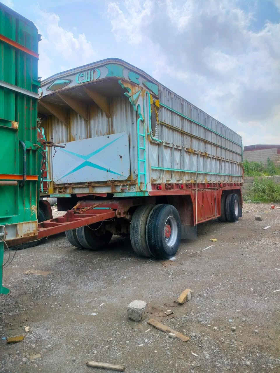 مقطورة طول سبعه ونص ارتفاع 185 دناكير برينه بوربرن جبير تايرات جدد  مكان موصل

 /*********** واتساب
***********
