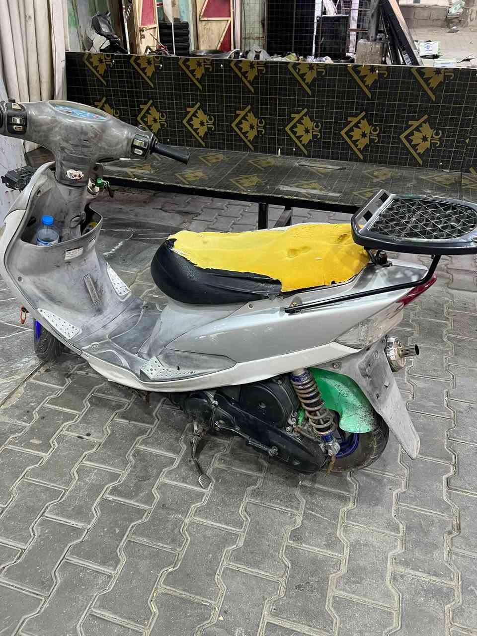 السلام وعليكم دراجه ماكس قجمه بلديه ما مفتوحه سعر 650 
(***********)
