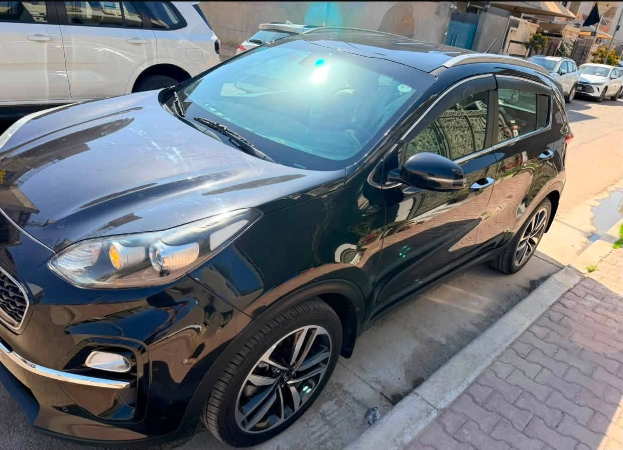 السلام عليكم عندي سبورتج موديل ٢٠ خليجي مكفوله من الصبغ والبارد بيها رصعات بالقماره والبنيد خفيفات  رقم الشمالي مميز الجديد  ماشيه ٨٨ الف مشيه حقيقي السياره بسمنه تريد تحويل او وكاله السياره استعمال بيت عنوان السياره بغداد المنصور البيجيه الاتصال على الرقم التالي ***********
