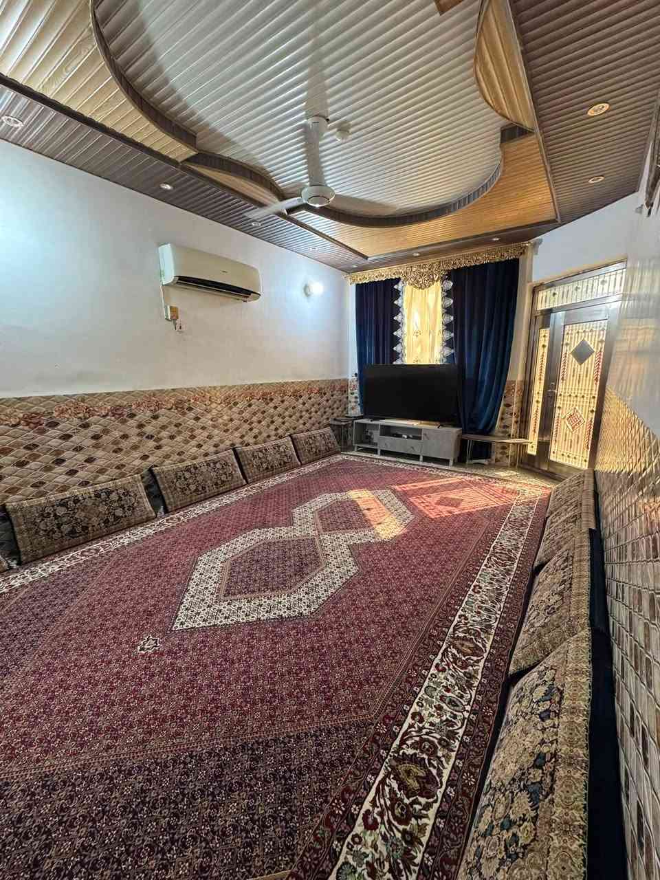 دار في حي المهندسين
100م 7 في نزال 14.3 طابقين بناء حديث صب 

يحتوي ع ٣ غرف نوم و٣ مجمعات صحية:

***********

السعر 205 مليون
