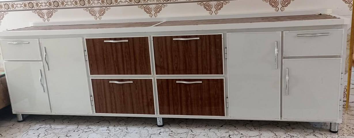 سلام عليكم.. كاونتر للبيع جديد ونظيف بس محتاج ورايد ابيعه تفاصيل ع رقم::
((***********)) 
العنوان:: ديوانيه
