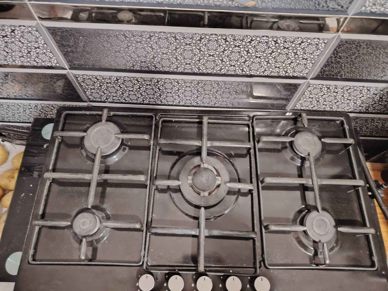 طباخ منضدي للبيع الطباخ شغال وجديددد وخمس العيون شغاله ونضيف مكاني بغداد ***********
