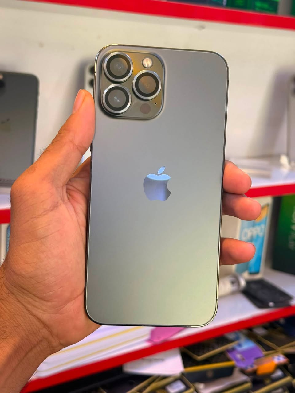 السلام عليكم 🫡 
للبيع iPhone  13 pro max 
ذاكرا 256 
بطاريه 70
مبدل شاشه اصليه من ابل 

نضافه 100% لون اسود السعر  625الف مكاني بغداد مدينه الصدر  قطاع 18 
رقمي***********
