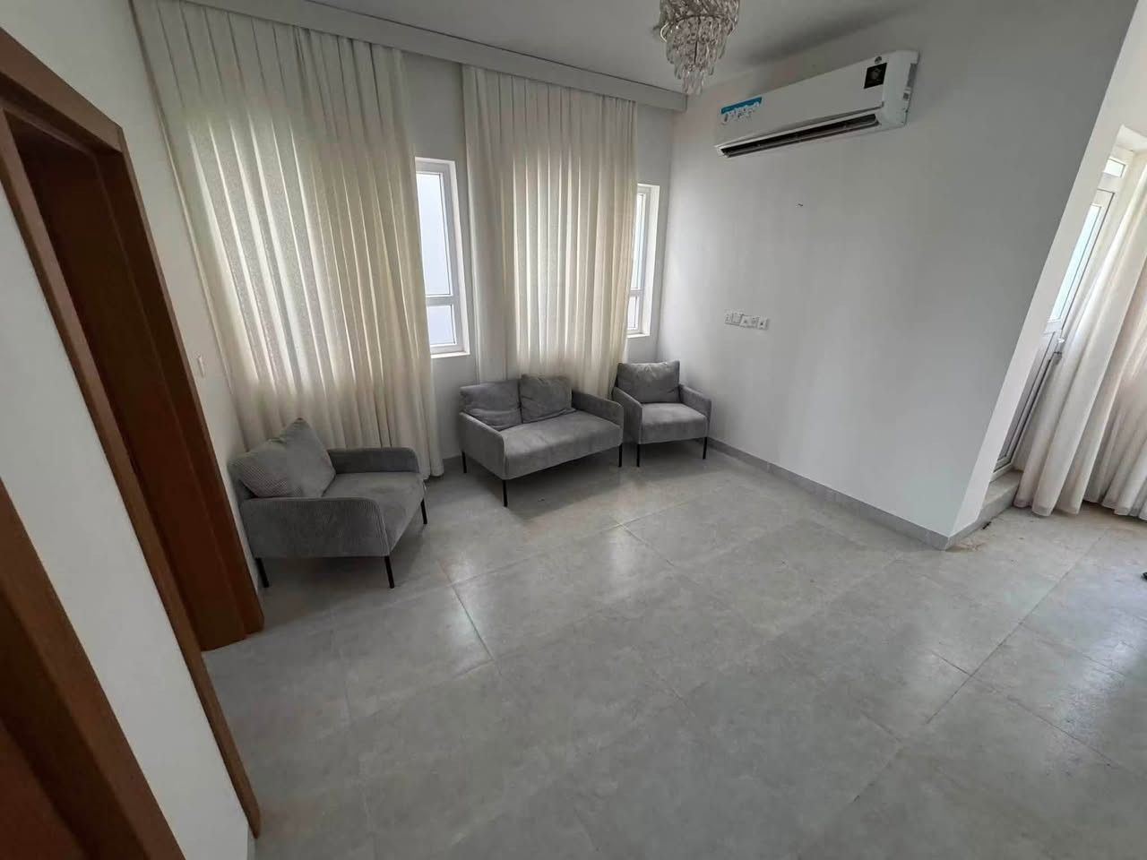 🏠 **دار للبيع – مجمع المرتضى السكني**
📍 **200 متر و جاهز للسكن :**
💰 **الواصل:** 80  مليون دينار
✨ **بتطلوعة مناسبة جداً**

فرصة مميزة للراغبين بالشراء بسعر مناسب و سكن 

☎️ ***********  ☎️  *********** 

◾ عنوان المكتب: الاميرات القديمه مقابيل مجمع كرار مجاور صيرفةسدير [مكتب الامل للوساطةالعقارية]نستقبل كافة عروضكم في المجمعات السكنيه وعرصات و النقابات و الأحياء
