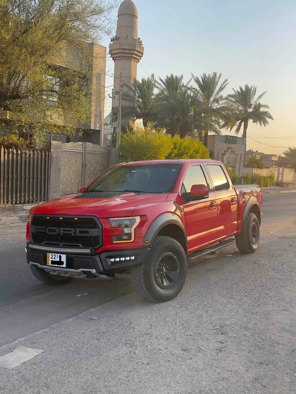 السلام عليكم للبيع
Ford Raptor 2018

بدون ايرباك 

***********

🛻 المواصفات:

• 4×4 دفع رباعي

• محرك 3.5L V6 EcoBoost Twin Turbo

• 450 حصان

• كاميرات 360° محيطية

• كاميرا خلفية

• حساسات أمامية وخلفية

• بصمة دخول وتشغيل

• تشغيل عن بُعد

• فتحة بانوراما

• ثلاجة

• كشنات جلد كهربائية

• تبريد وتدفئة الكشنات

• ذاكرة للمقاعد

• ستيرن كهربائي متعدد الوظائف

• شاشة وسطية

• نظام ملاحة

• نظام صوتي فاخر

• Bluetooth / USB carplay 

• تحكم بالمكيف من الشاشة

• مكيف أوتوماتيك

• مثبت سرعة

• تحكم بالصوت والمكالمات من الدركسون

• مرايا كهربائية

• إضاءة LED

• نظام مراقبة النقطة العمياء

• تنبيه المسار

• نظام Terrain Management

• وضعية Baja

• مساعدات FOX

• دفرنس خلفي إلكتروني

•ويل Raptor أوف رود

السيارة جاهزة باسمي هزه سنوية فحص كله جديد باسمي السيارة بيها جاملغ امامي جهة الصدر رش فقط

ماشية 90 الف كيلومتر

مكان السيارة بغداد
