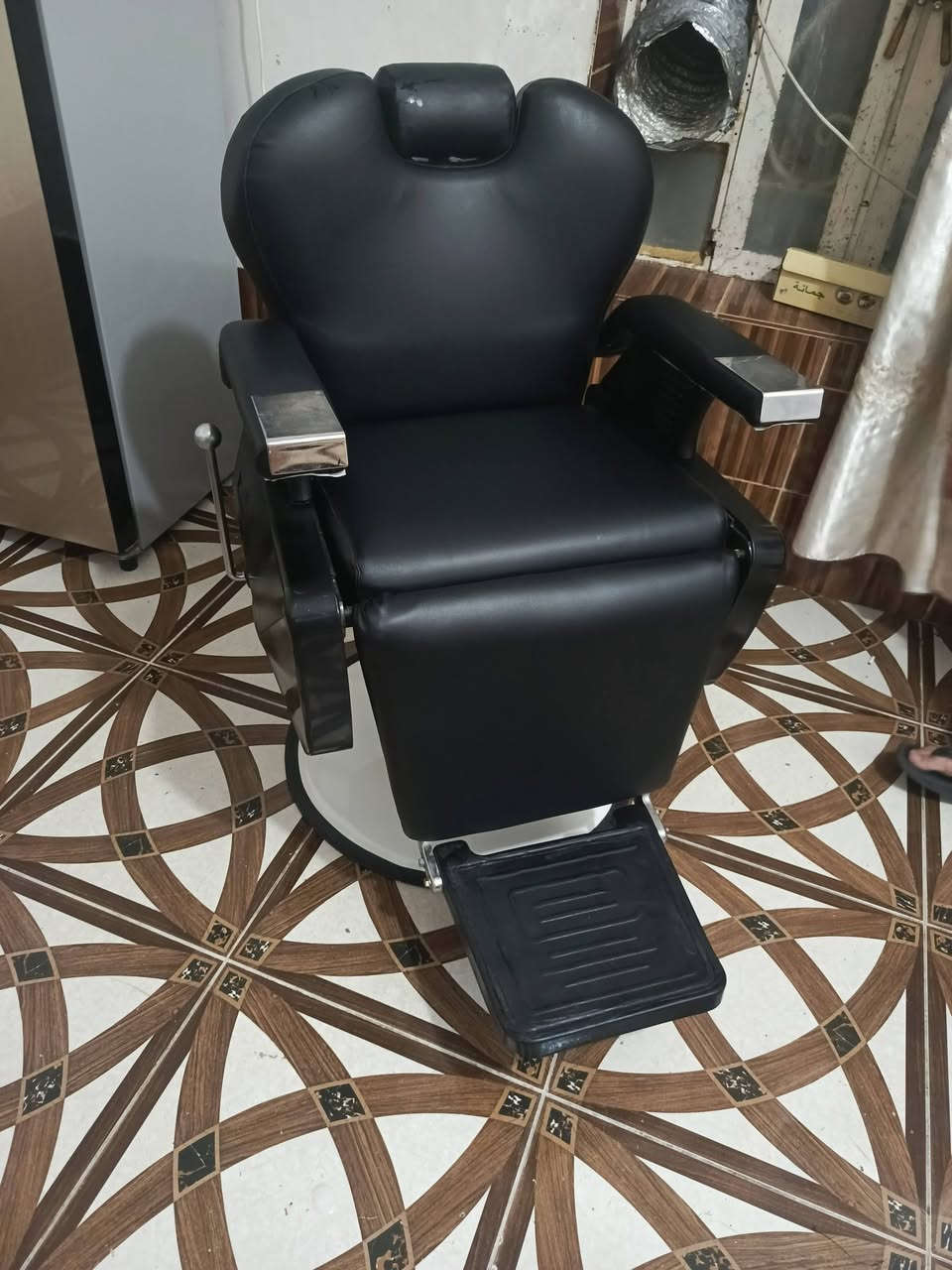 كرسي 💺 حلاقة  كلش انضاف شغال  اخو الجديد
العنوان الانبار القائم الكرابله 
***********
