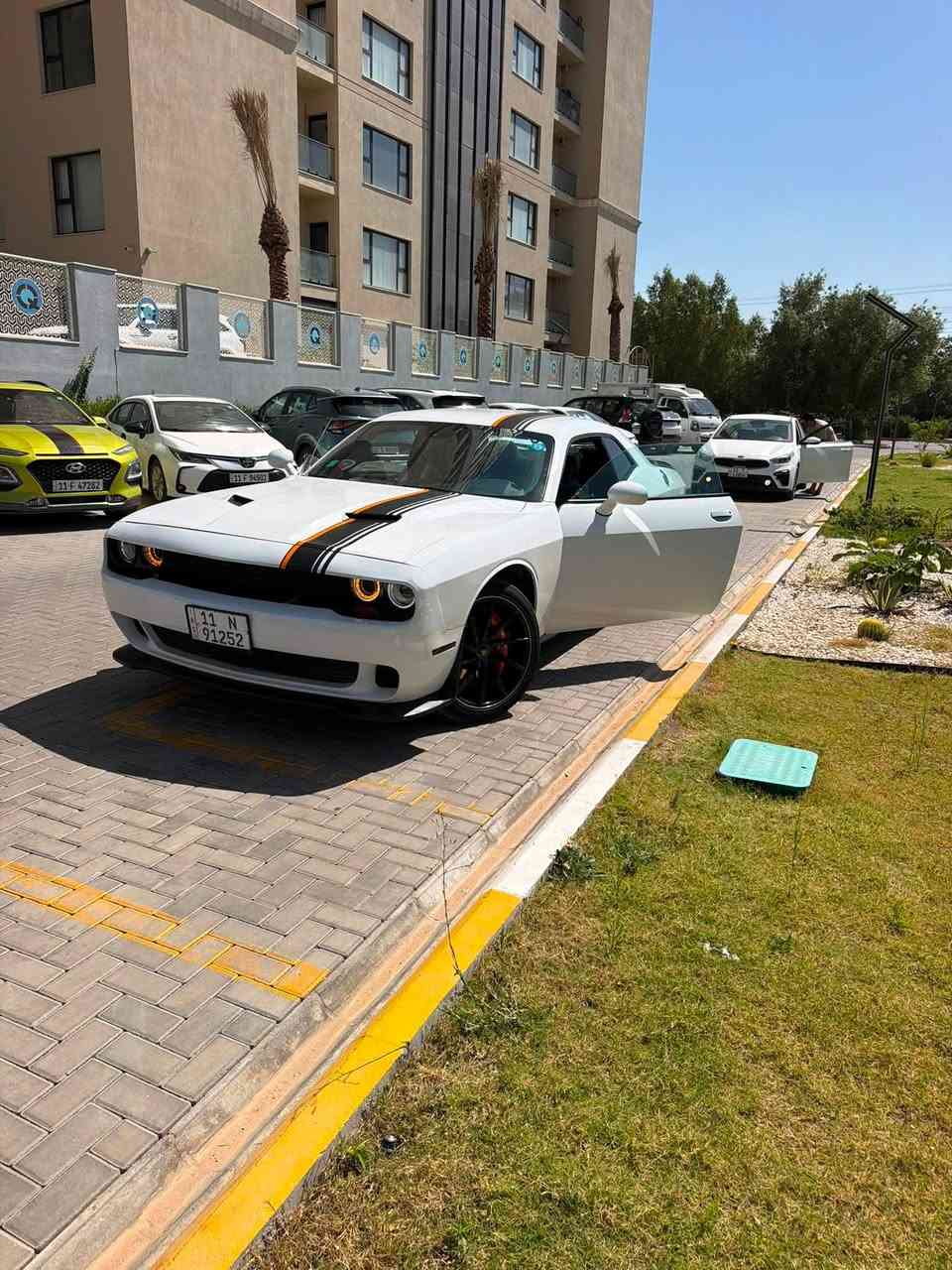 للبيع جالنجر sxt موديل 2018
رقم بغداد الجديد شرط التحويل 
محرك 6 سلندر 3600

كير محرك تبريد كفاله 
شاشه كار بلي
كشن السايق كهرباء
مري تعتيم
تبريد خلفي
وباقي مواصفات المعروفة

حادث السياره دعاميه ونصبغ الجاملغ الأيسر  بدون ايرباك 

السياره حلوه وجاهزه ع آخر حبه وعليها ادامه جديده وحداديه جديده 
ويل تو سايز حجم 20 وتخم تاير جديد

السعر157 

مكان السيارة بغداد 
***********
