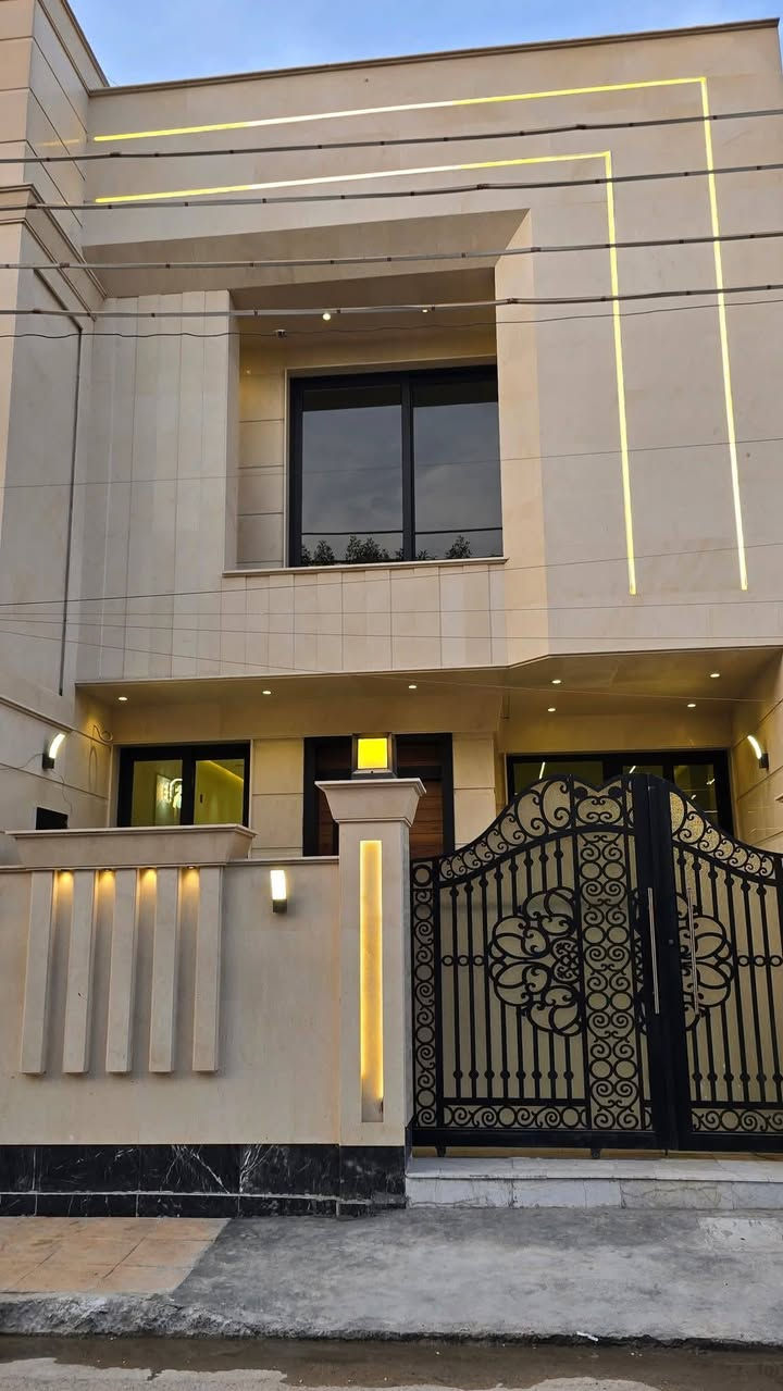 بيت 150 متر وجه 6 نزال 25 للبيع او مراوس بسمي مباشر 
السيديه مربع تصنيع رابع عقار على شارع 20
بي 4 نوم وحده سويت كبيره حمامات 3 بيت كلش نضيف 
كله مرمره قاطين وجه مرمر سقوف مرمر 
الاستفسار ***********
