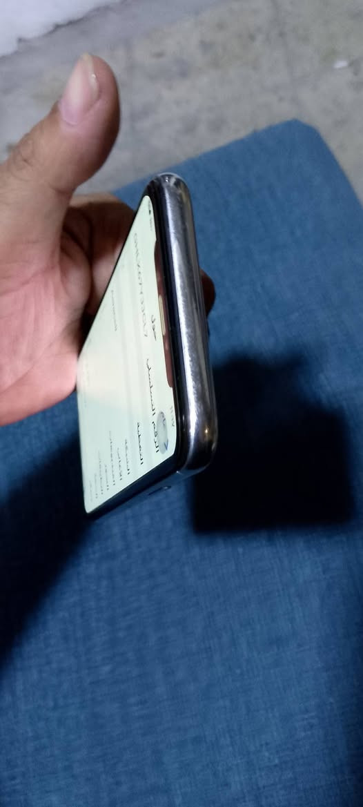 سلام عليكم ايفون اكس عادي جهازكله بلادي ذاكره/256/فيس ايدي شغال شاشه بلاديه 3خيارات مبدل بس بطاريه فقط شعره/150/ويرهم مراوس مكاني بغدادمدينت الصدر ***********
