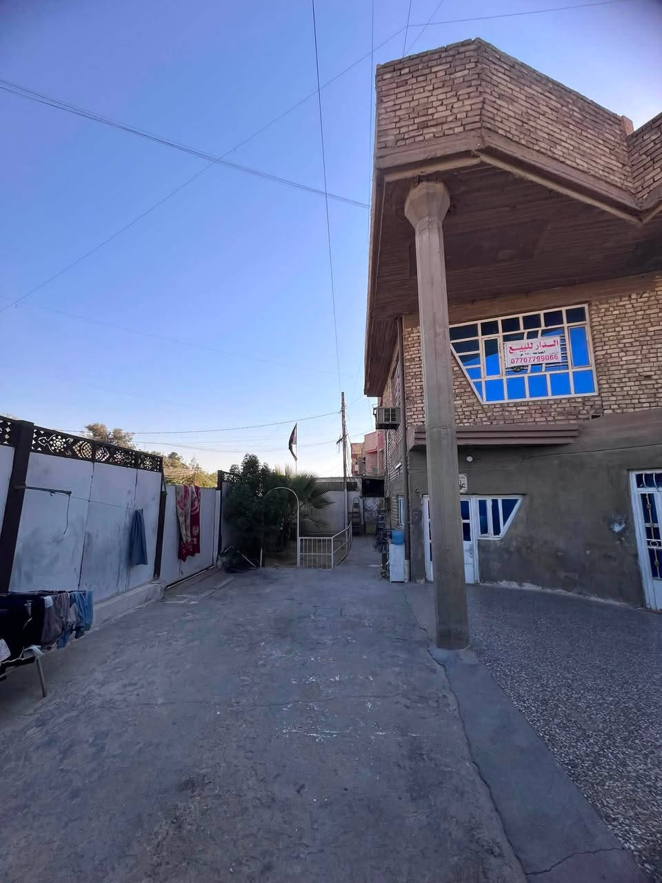 السلام عليكم بيت للبيع مساحة 150 متر  منطقة حي اور الموقع تجاري الاستفسار ***********
