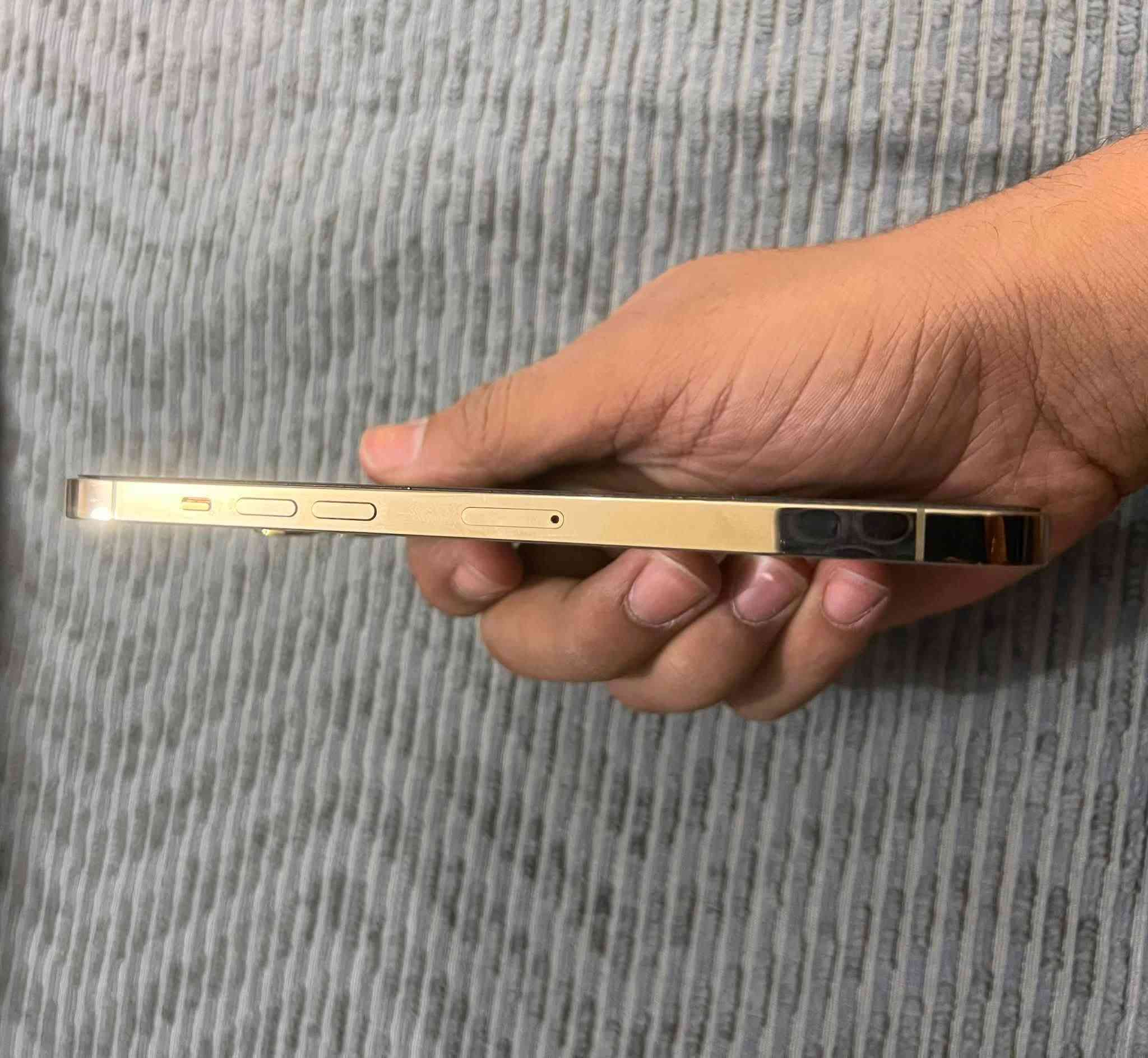 سلام عليكم iPhone 12 Pro Max ذاكرة 128 بطارية 76شرق اوسط AAA مبدل ظهر فقط السعر 450 وبي مجا
‏ ذي قار/ قلعة سكر  ***********
