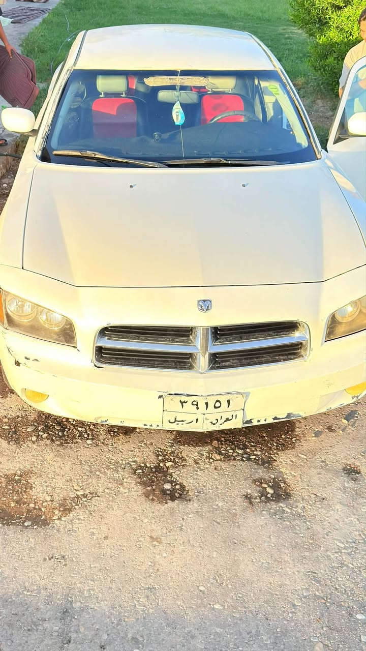 السلام عليكم 
چارجر 2010 ادوات
كير ومحرك وتبريد شرط.
 محرك 6. /3500
داخل جديد كشانه جلد اسود واحمر. 
صدر امامي عايزو طوبات 
4تواير جدد
السياره فقط يحتاجلها صبغ دعاميات.

العنوان: صلاح الدين _ العلم
للاستفسار اكثر:
***********
***********
