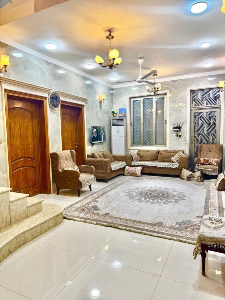 الدار للبيع 

منطقه 36 قرب معمل المرور 
مساحة الدار 200 متر (( ركن ))
بناء الدار سنه 2023 بناء حديث 
يتكون الدار من طابقين 
طابق ارضي 
غرف عدد 2 + صاله + براني + مطبخ + حمامات عدد 2 خارجي وداخلي + طارمه 
طابق ثاني 
غرف عدد 4 + صاله + حمامات عدد 1 

التواصل : 
***********

‭***********‬
