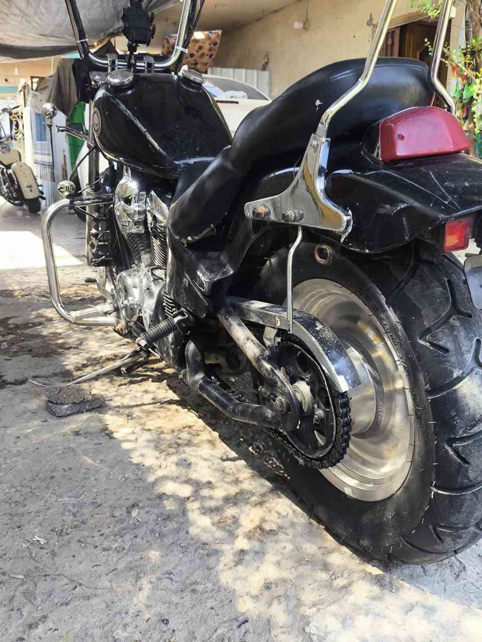 السلام عليكم 
هوندا استد 400 
رقم سنويه بغداد باسمي شرط التحويل 
دراجه خير من الله كابريتر بلكات كلها مسوي لها دامه دهن ام زايل ابدل ماي اخضر زيتي دراجه ماكينه نزلت لها بس رنكات يم ابو الجوز فقط مكينه وكير كفاله وخير من الله كهربائيات كلها كامله تخم تاير جديد ويل خلفي جوبلس ستيرن جيكانو صالنصات رياضيه جنط خلفيه دراجه امانت الله هواي صارف عليها هواي تعبان عليها 
السعر المطلوب 16 بيها مجال 
مكاني بغداد البلديات 
رقم الهاتف***********

