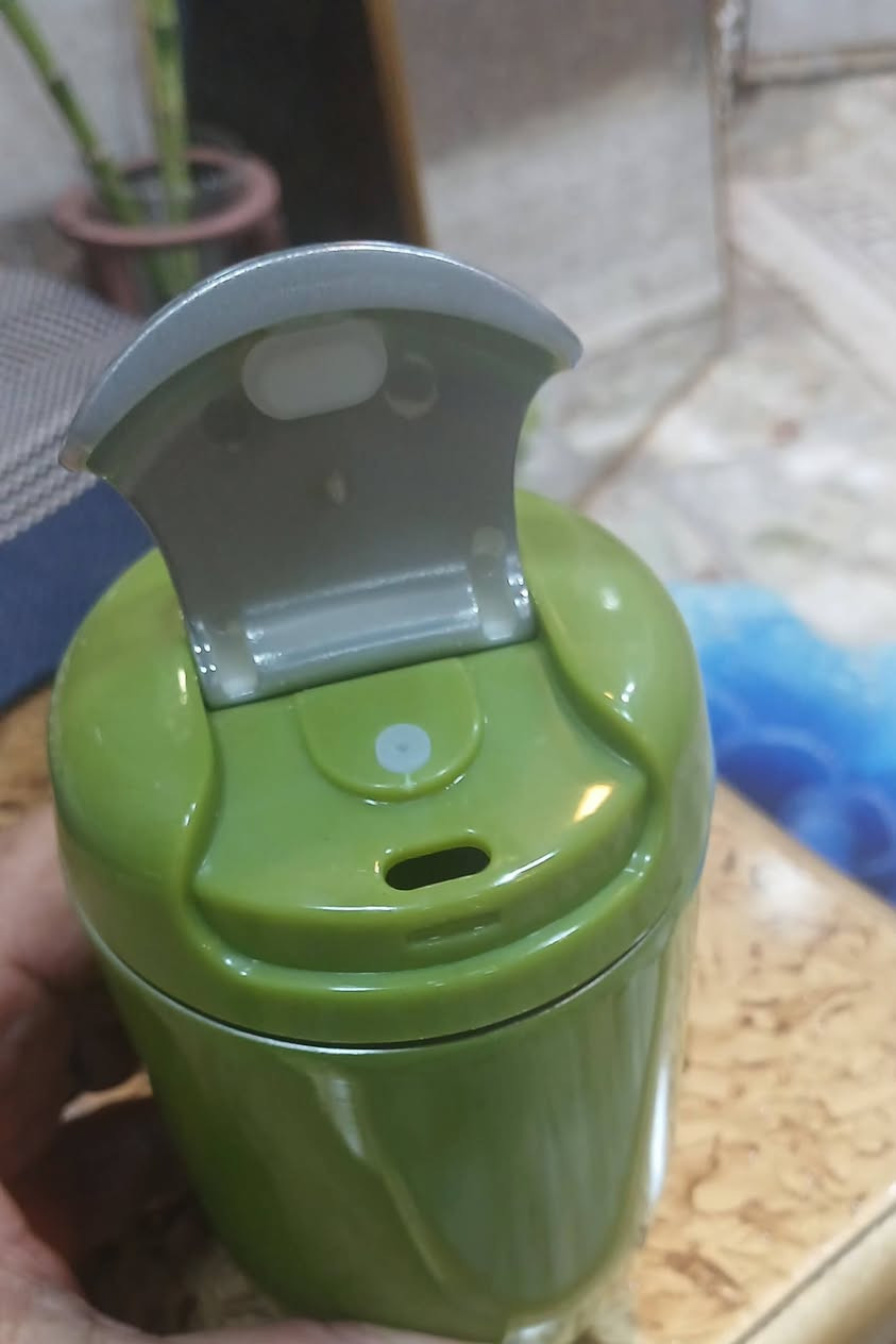 كوب حراري ستيل وبنفس الوقت مطاره نوعيه جديده وراقيه السعر بلاش /٢٠٠٠ دينار فقط
الحريه /*********** /  واتس اب
