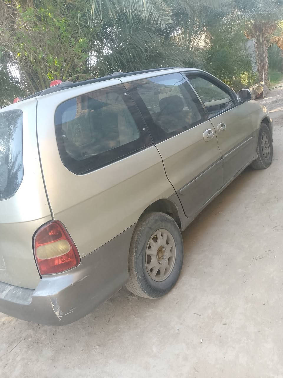 السلام عليكم  سيارة كيا كرنفال 2000 امحدثه 2005 رقم مشروع وطني اداورلك بالمثنئ  8راكب  مكينة وكير خير من الله كهربائيات شغاله كلها تبريد  ماناقصها اي شي احلى من الصوره  السعر 70 ابيها مجال بسيط  ***********
