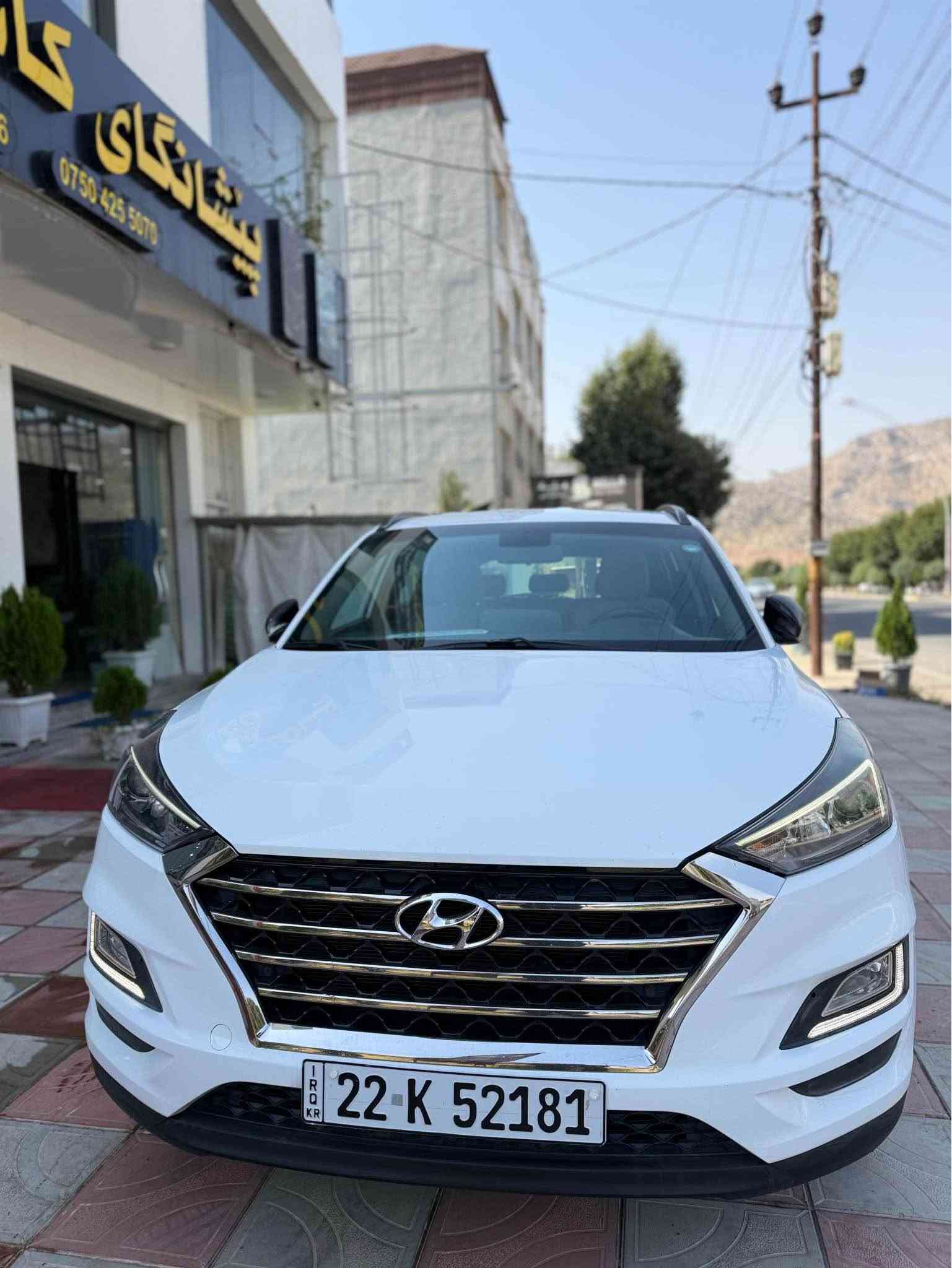 تۆکسۆن مۆدیل 2020خەلیج
10پارچەیە لەسەر ساخەی بئ دعم 
هیچ هیچی نیە لەپاش پارچە گۆڕین
قنج وقۆپ وشوخت وساردەکوت 
تەرزەهەمووی بەشەرتن
رەقەم وسەنەوی تا2032نوئیە فحس
وهەزەی تاکو2027نوئیە 
گیڕ ومکینەی وەک شەریکەیە برغووي نەکرایتەوە
هەرچوارتایەیی نوئیە تەقەو رەقەو
گیرومکینەوتحویل بەشەرتن

نرخ لەکۆمینتی dasty2soran cars دانرایە

سیارەکە مالی ئەوەیە دوعای خیرن بۆبکرئ ببیتە 
قسمەتی هەرکەسیک ئەوەندە جاهزە
هیچ خلیل ونقسی تیدانیە 

ژمارەی خاوەن سیارە 
کورەک واتس ئاپ
*********** سوران, أربيل
