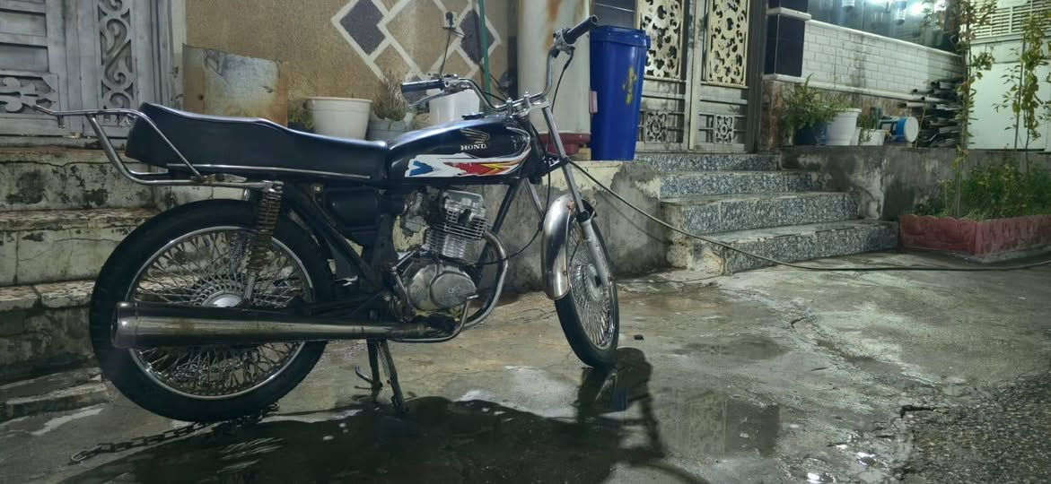 للبيع 4كير كلك كلك مال كراب مكينتهة بيهة كام شفتات بيهن صوت اولاستيك ولف ادخن هية اوباردة والويل الامامي بي بوربرينات اخيك كلشي اكو بلسوك اوكلمن اوسعرة قفلهة 250  ماعجبك السعر اعبر الله ايرزقك بلاحسن منهة ***********
