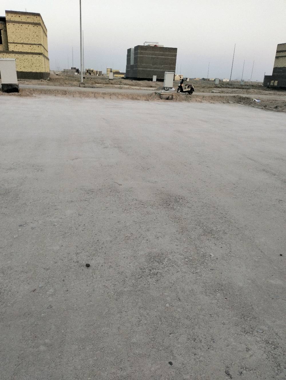 قطعة ارض للبيع الطوبه والنخيل مساحة 250متر رقم القطعه ب 6000 الوجه 12 ونص ونزال 20 متر محدوله وكامله وبسمي بسعر 100
 وبيها مجال قليل 