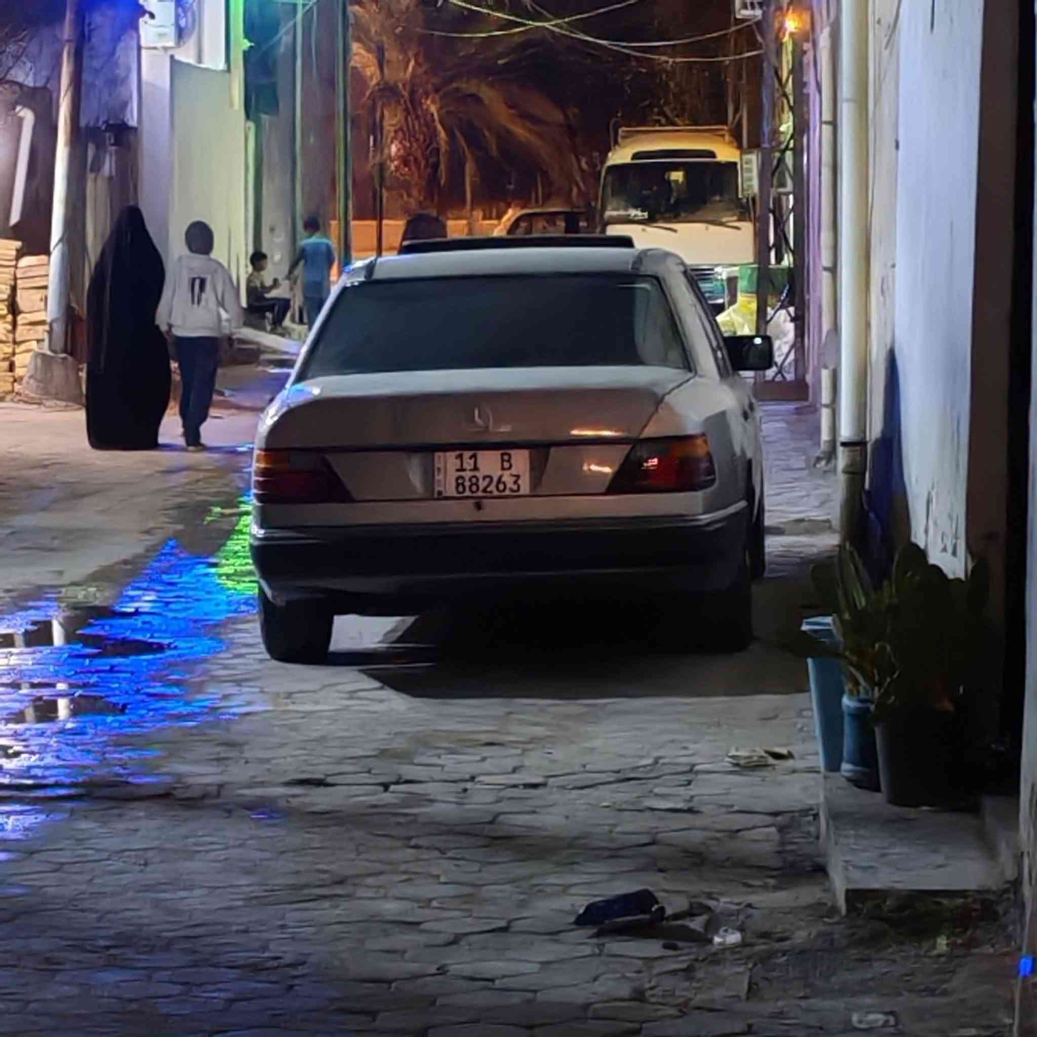 السلام عليكم
للبيع 
مارسدس  دب موديل 89 رقم بغداد  

فتحه سقف طكتين
جام 4 كهرباء 

مري كهرباء
 تبريد شغال ثلج
ايرباكات سليمه
مصبوغه حزام لجماليه فقط قماره وبنيد اوقبق جنطه لا ضربه ولا خياس 
   وتخم تاير جديد ستوني شاده
حداديه جديده ستوني سويته
قواعد دبلات سليمه لا خياس ولا تعمير
غرفه نظيفه 
شغال APS
دبل مروحه 
دبل فيت بم
دبل هورن ليت زنون اصلي مكان السياره بنجف 
 السعر 65وبيه مجال رقمي ***********
