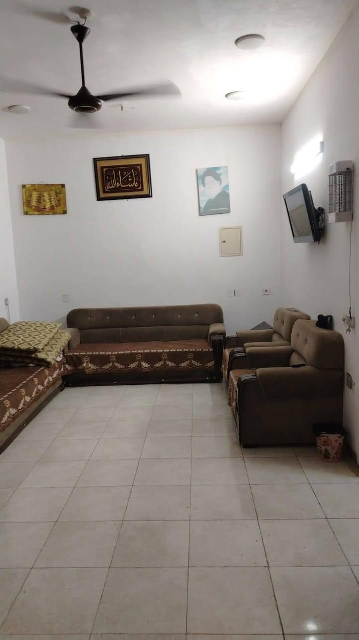 بيت  للبيع بناء حديث مساحته ٢٠٠زراعي قرار 25   واجهه ١٠  نزال ٢٠  طابق واحد بنا حديث  ستقبال + صاله +غرفتين نوم +مطبخ صحيات داخليه +صحيات خارجيه
عنوان زعفرانيه شارعين الوليد زراعي شموخ مقبيل منتزه رقم الهاتف ***********

اي استفسار اتصلو على صاحب الرقم
