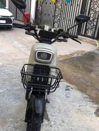 ار8 • ٥ بطاريات • بلوتوث