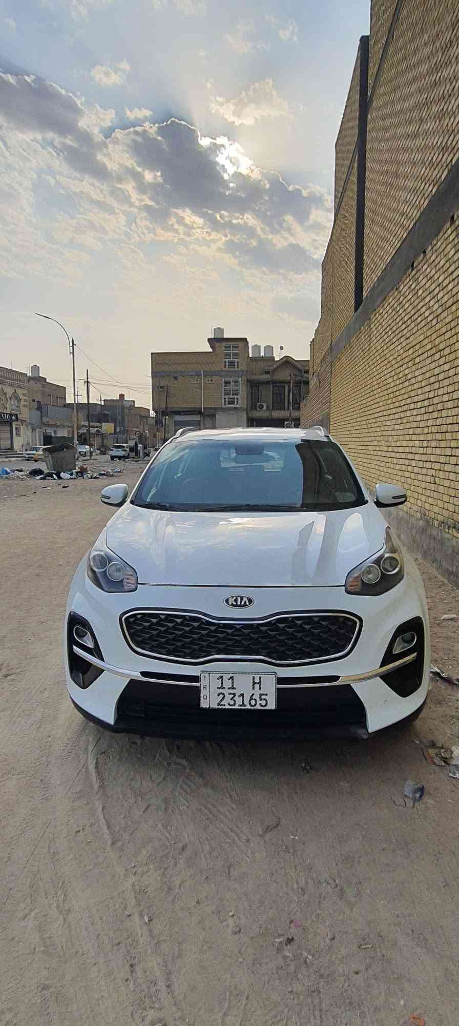 سبورتج موديل 19 خليجي
مكفوله كفاله عامه ضربه وصبغ 
وتبديل باسمي هزه جديده 
ماشيه 75  مواصفات حساس امامي خلفي كامرا مري شفط تبريد قطعتين تحكم لد نهاري 
موبايل *********** 
مكان السياره ناصريه مركز
السعر 188
