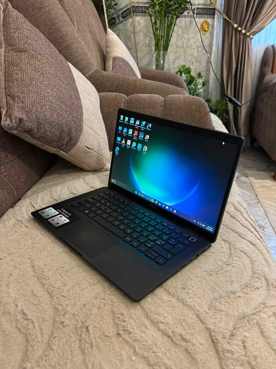 💻 : الترا بوك Dell Latitude 7320 (بحالة الوكالة) 💻
جيل 11 ورام 16 بسعر وتصميم مميز! هيكل نحيف جداً وخفيف الوزن، يجمع بين الأناقة والقدرة العالية على العمل المستمر.

🔥 المواصفات الفنية المتميزة:

 🔹 الموديل: Dell Latitude 7320 (الترا بوك متين وخفيف)

 🔹 المعالج: Intel® Core™ i5 (الجيل 11) فئة G7 سريع وقوي جداً.

 🔹 الرام: 16 GB (لسلاسة تامة بالعمل وبدون أي تأخير).

 🔹 الهارد (التخزين): 256 GB NVMe (فائق السرعة في الإقلاع ونقل البيانات).

 🔹 الشاشة: بمقاس 13.3 بوصة بدقة Full HD بحواف نحيفة جداً ومريحة للعين.

✨ الميزات والإضافات الاحترافية:

 🔒 الأمان والخصوصية: مجهز ببصمة إصبع + بصمة وجه لفتح سريع وآمن، بالإضافة إلى غالق كاميرا لحماية الخصوصية.

 🔌 المنافذ والطاقة: منافذ ثندربولت (Thunderbolt) لشحن سريع جداً ونقل بيانات خارق + بطارية ممتازة تدوم طويلاً.

 ⚖️ التصميم: هيكل ألترا بوك متين، نحيف جداً وخفيف الوزن لسهولة التنقل.

💰 السعر والعرض الخاص:

 375 فقط شامل التوصيل 🪄

 🚚 التوصيل: مجاني لكافة المحافظات!

📞 للحجز والاستفسار:

 📱 رقم الاتصال: ***********

 💬 واتساب (WhatsApp): متوفر على نفس الرقم، أو اضغط مباشرة على الرابط للمراسلة الفورية: 

#العراق🇮🇶 

https://wa.me/9647724588666
