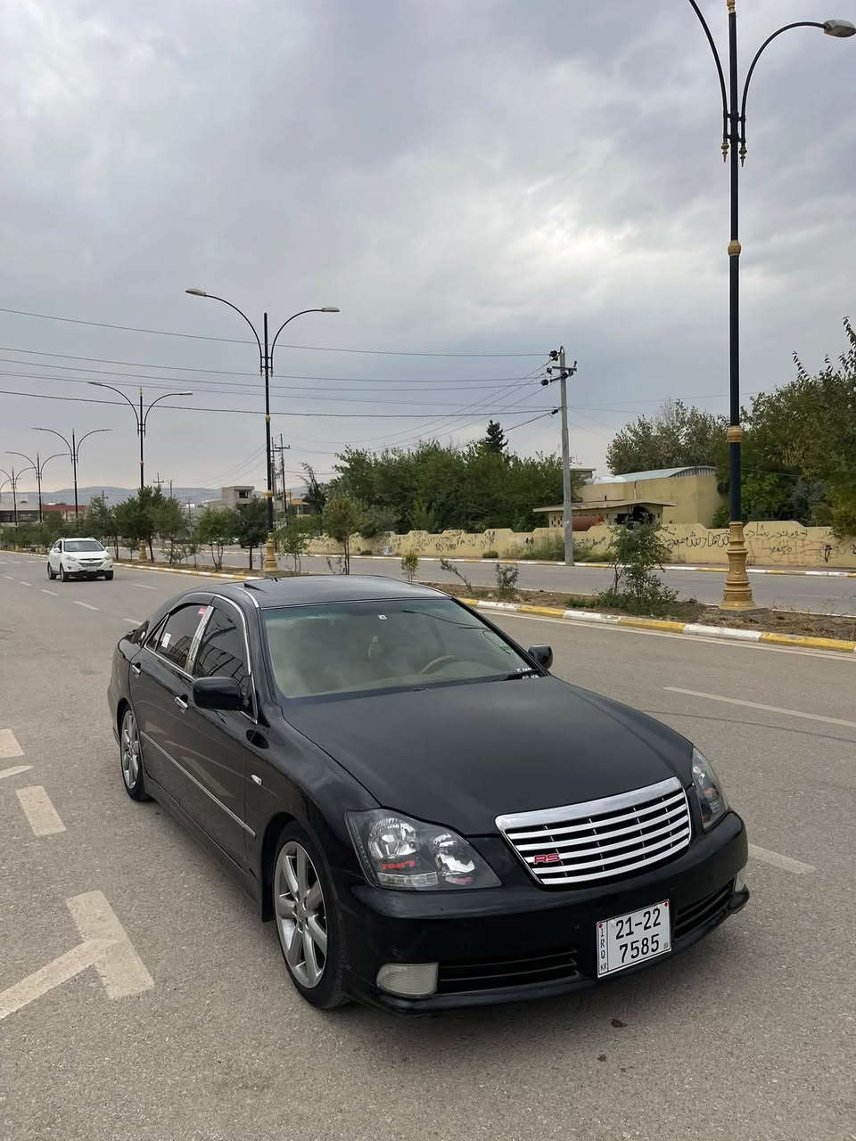 ٢٠٠٥ • ١٨٢٠٠٠ كم • أسود