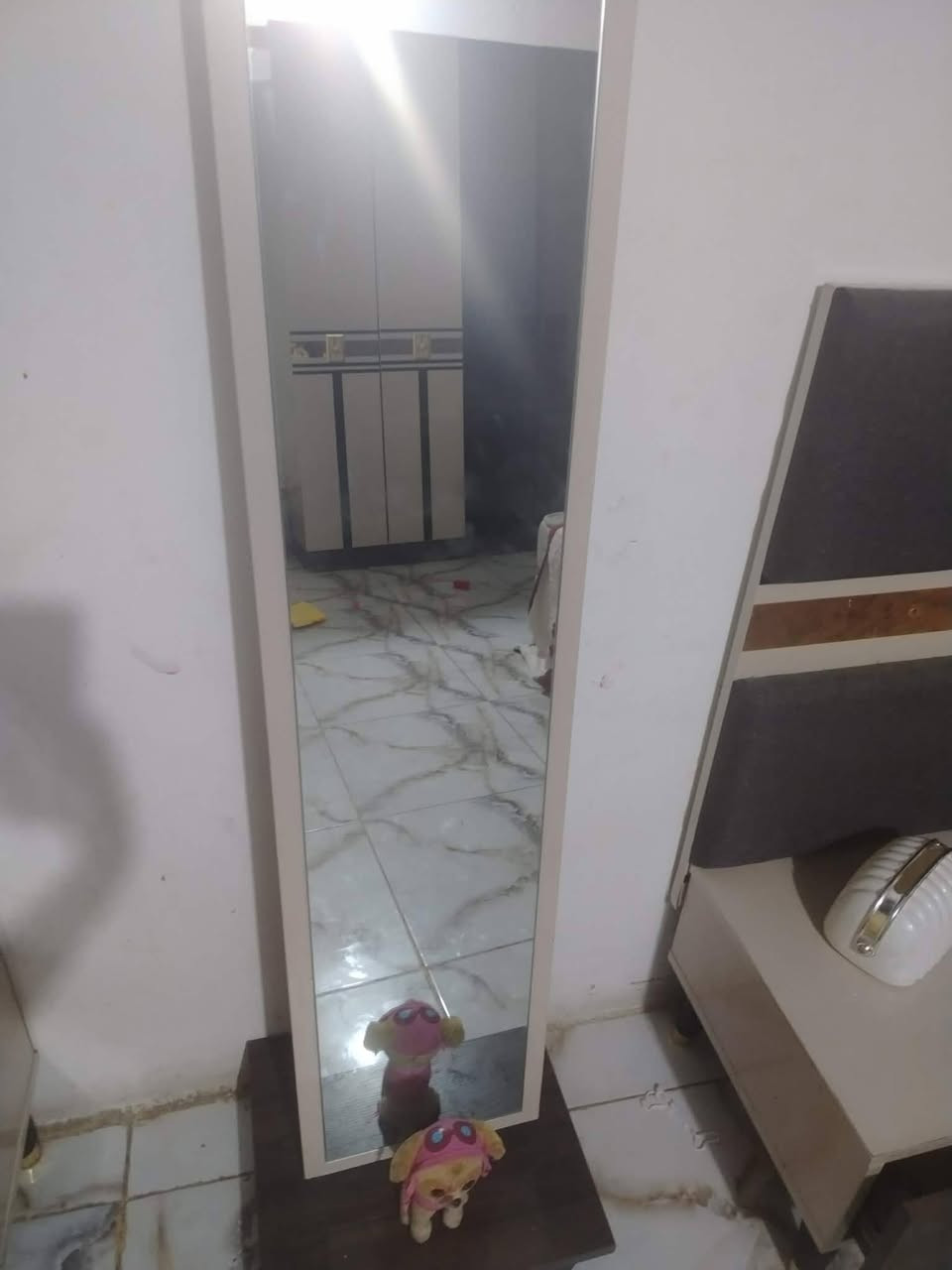 السلام عليكم غرفه تركي للبيع 7قطع كنتور 8ابوب الغرفه جديده بيها ملاحاضات بسيطة سعر مليون اني ماخذها مليون 750 ه *********** ديالى بعقوبة
